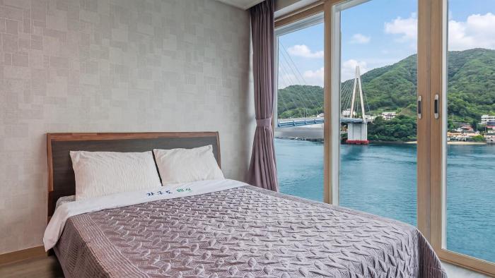 Yeosu Janggun Island Pension