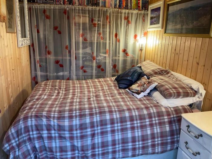Sleeps 2 includes breakfast