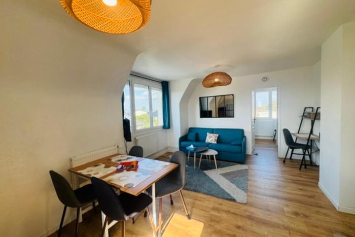 Bright apartment near the beach and casino