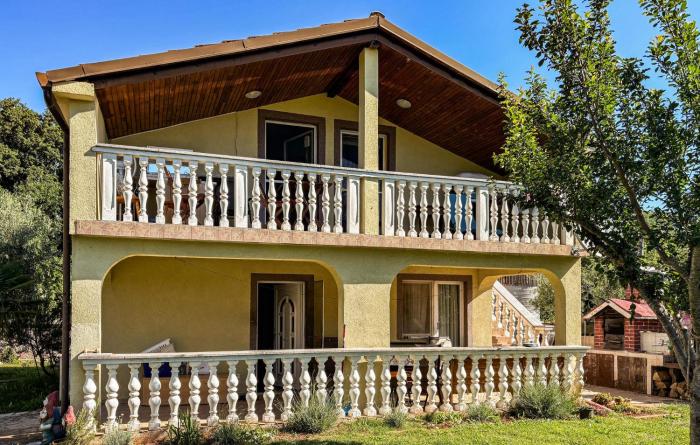 Awesome Apartment In Medulin With Wifi