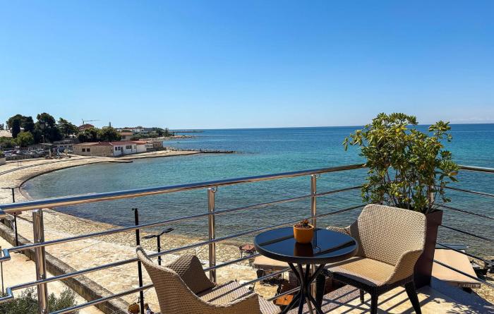 Beach Front Apartment In Umag With House Sea View