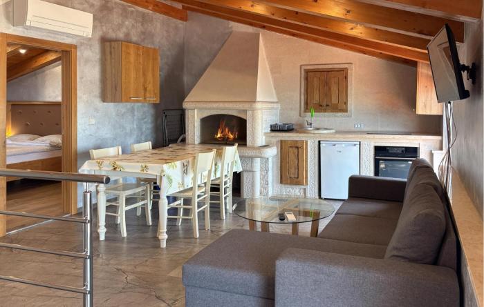 Awesome Apartment In Umag With Wifi
