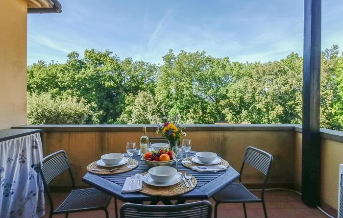 Lovely Apartment In Montescudaio With Wifi
