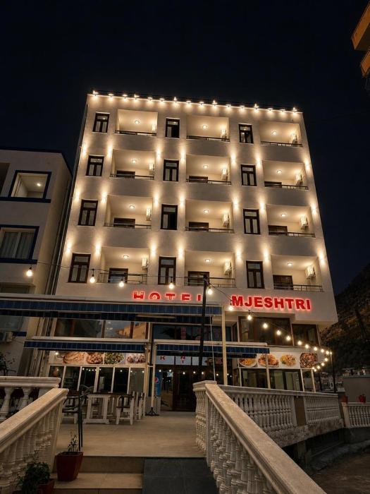 Hotel Mjeshtri
