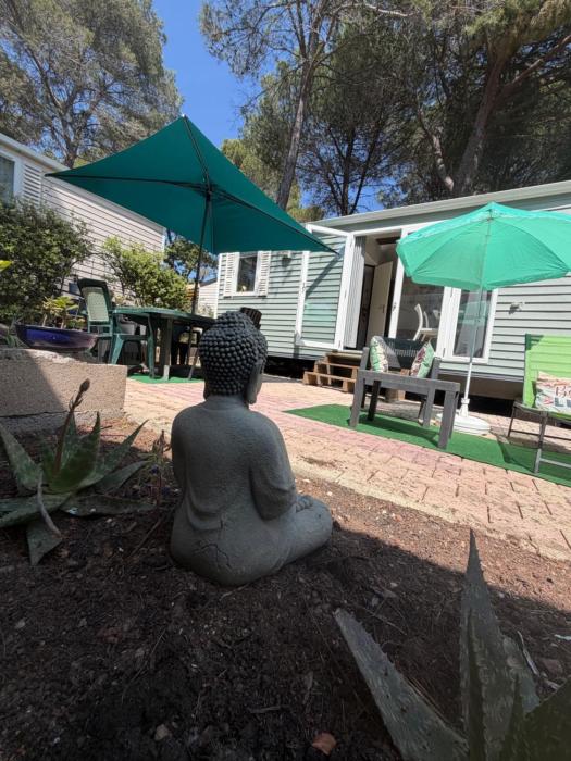 Mobilhome dans camping familial