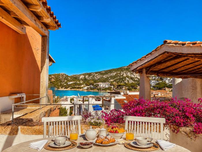 Le Ginestre Sea View One-Bedroom Apartment 100m from the Beach and Town Center