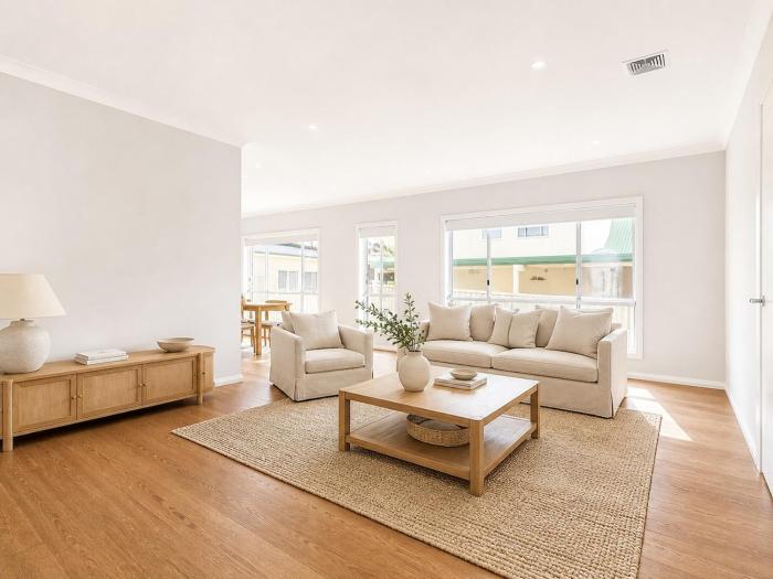 Hamptons 4 Bedroom Home - Walk to Gymea Village