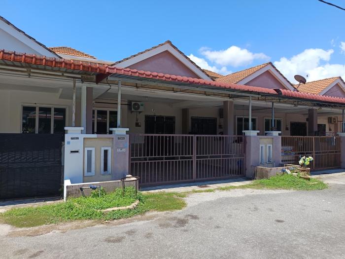 NikNa Homestay Gong Badak
