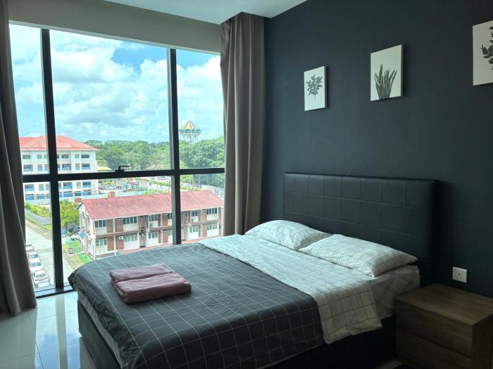 Kuching Kozi Square 2paxs Large Window CityView Infinity Pool 2E
