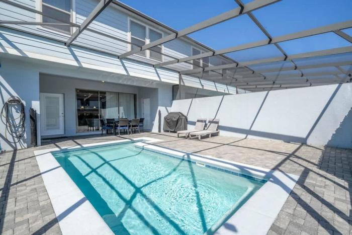 Cozy Townhouse with pool 5BD Windsor at Westside