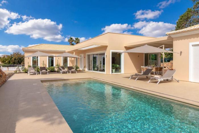Villa Dolcevita Modern Villa with Private Pool BBQ Near Carvoeiro