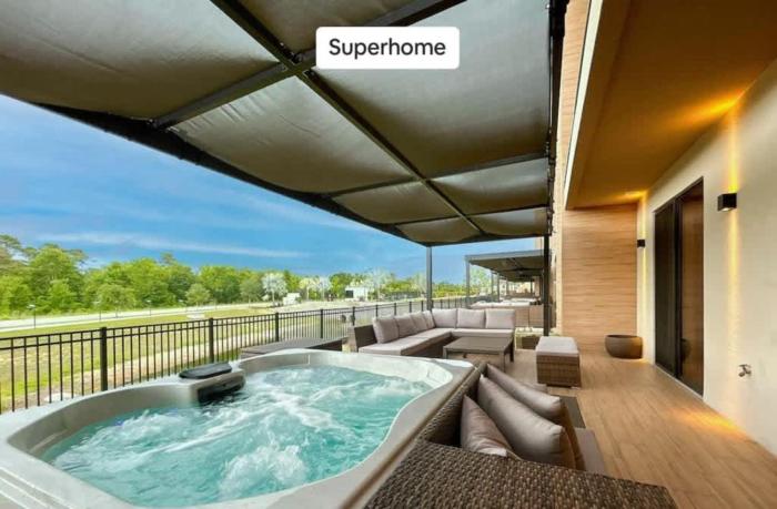 Luxury and relaxation just 1 mile from Disney