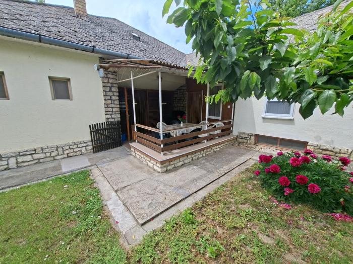 Ágnes nyaraló Balatonboglár központi részén