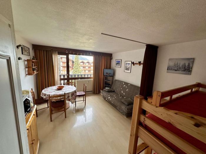 Studio 4 pers au centre, proche pistes et commerces, parking, ski, ascenseur - FR-1-572-185