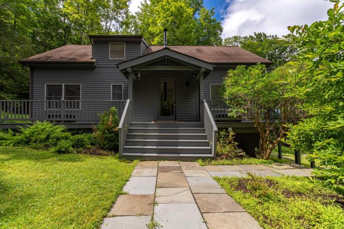 Bear Hollow - 10 mins to Kingston - Monthly Rates