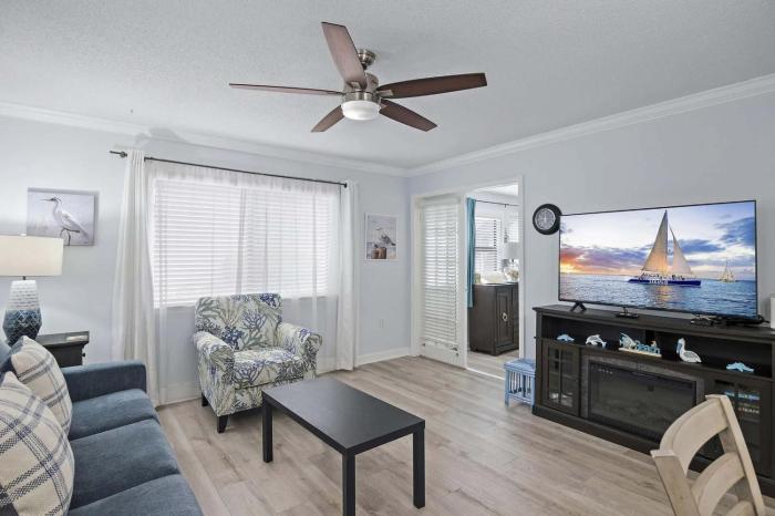 Chateau La Mer #13A