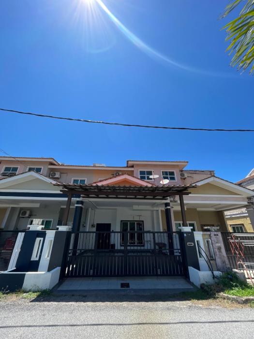 Cozy Family Stay Near Beach, Airport & Stadium