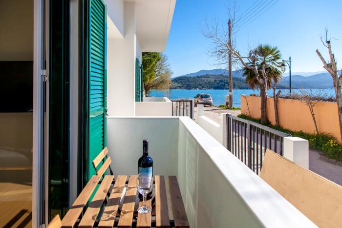 Coastline Studio Apartment Ligia Bay