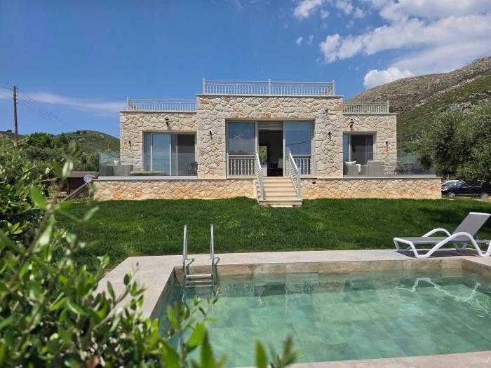 Ole Villas - 2 Bedroom Villa with private Pool, by TK Premium Stays