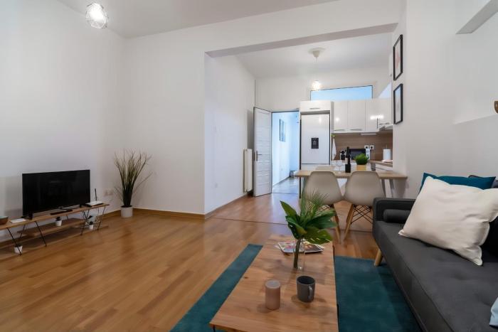 Modern 2BD apt in Athens , 3-min metro