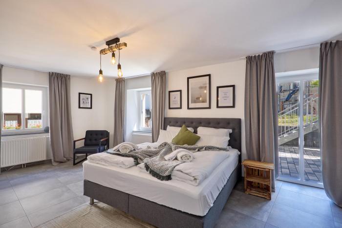 Moselquartier "Reben Apartment" bis 4 Personen moderne Küche` Boxspringbett` Terrasse