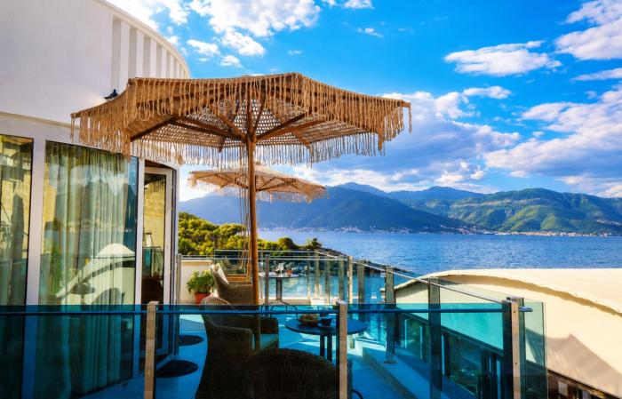 Luxury Sea Residence by Kristina