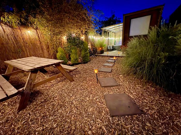 Romantic Tiny House with Private Jacuzzi and Garden between Amsterdam Haarlem and Schiphol Airport