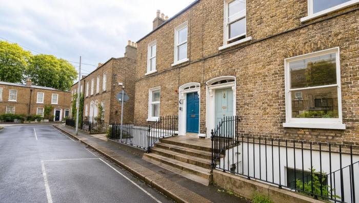 Charming Studio Minutes from City Centre