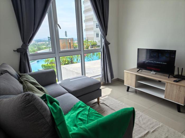 Aero Forest Escape With Pool View and 15m to KLIA or Sepang