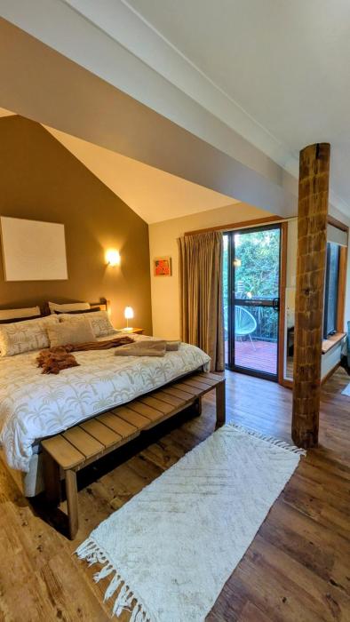 Albany Treehouse Retreat