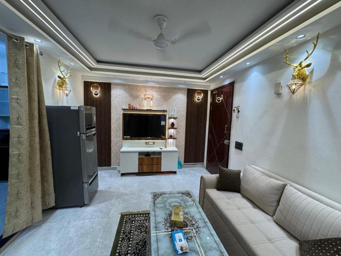 Luxury Stylish Near Metro Shah Mansion by Shahid