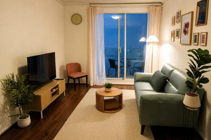 Cozy 1 Bedroom Apartment w Private Balcony