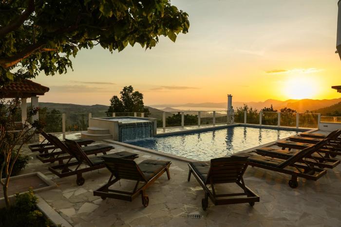 "Villa Nino",luxury oasis near Split,8 pax