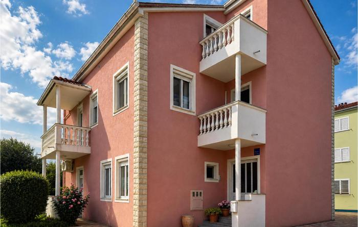 1 Bedroom Lovely Apartment In Sukosan