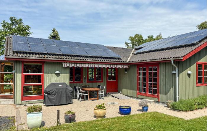 3 Bedroom Beautiful Home In Eskebjerg