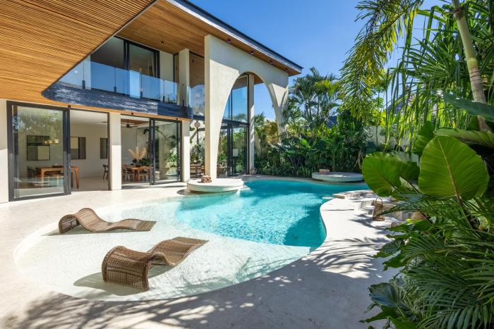 Luxury 6BR Tropical Villa with Beach Club Pool