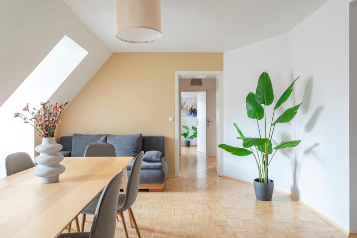 Spacious Quiet Family Suite - 2BR & Free Parking in Altstadt by HERO HOMES Graz