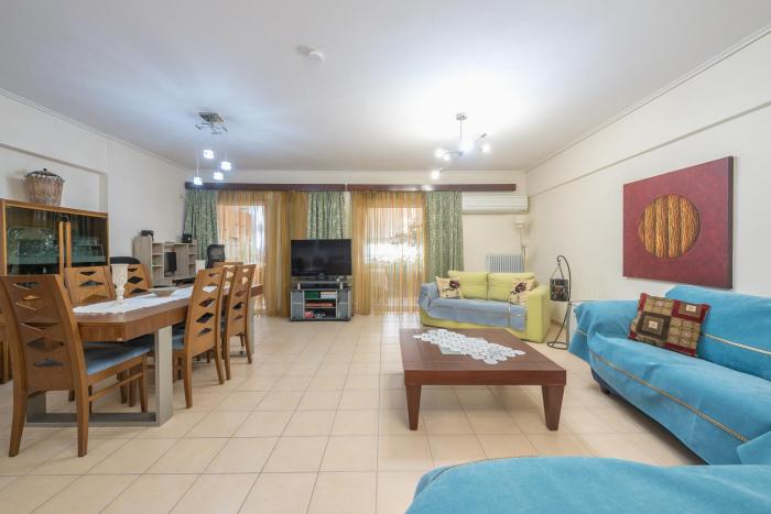 Athenian Harmony - Spacious Apt near Metro
