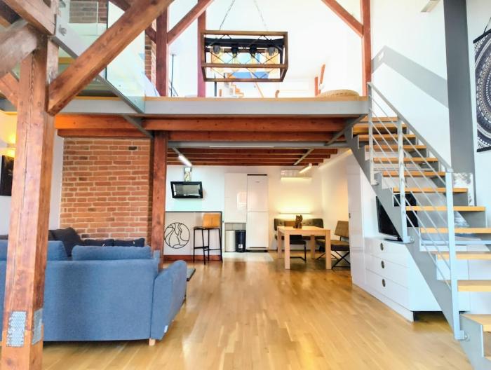 Quiet Loft Great for Couples & Family