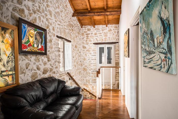 Art House Near to Saint George Beach by Konnect