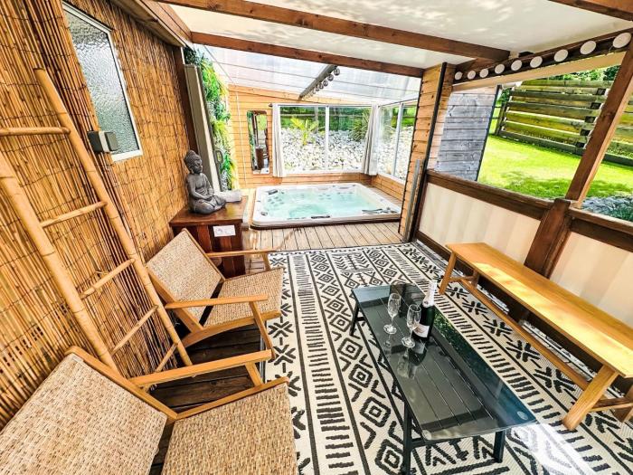 Apartment Mobilheim mit privatem Premium-Jacuzzi by Interhome