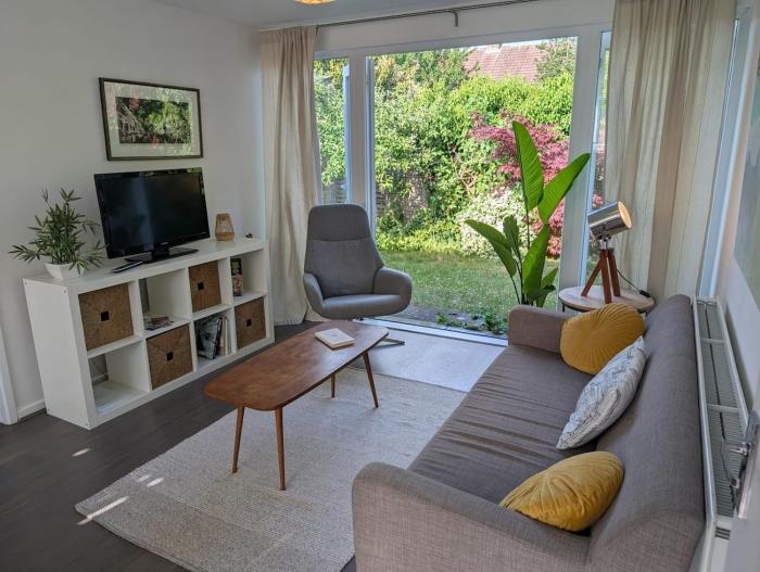 Quiet 2 bed Hideaway - Walk to River and Centre