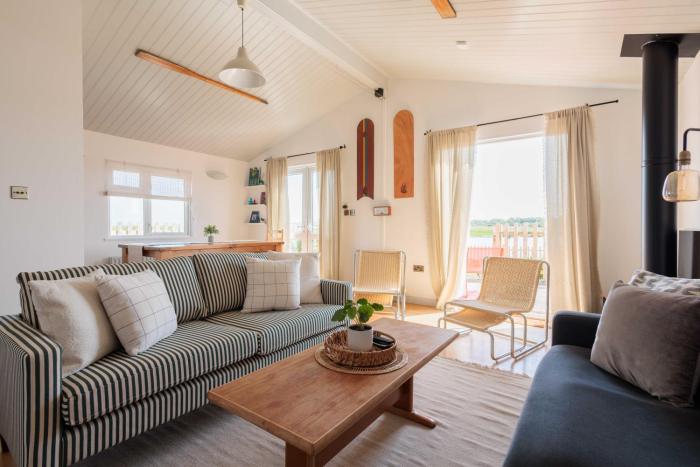 The Retreat, Waterfront & Log Burner