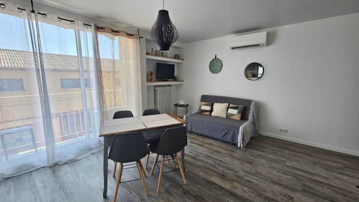 Appartement climatisé avec balcon,wifi, proche remparts
