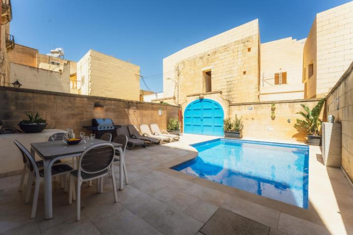Authentic Xagħra Farmhouse with Private Pool
