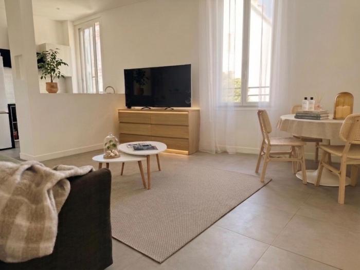 Appartement avec vue mer, refait à neuf - climatisé - parking privé