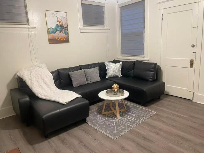 2BR 2 King Beds - Free Parking - Near Bakery Square and Universities