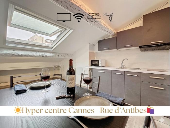 Studio Hyper Centre Cannes, vue toit, 3min Plages