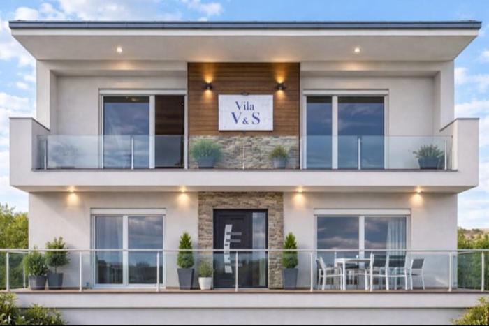 Vila V & S