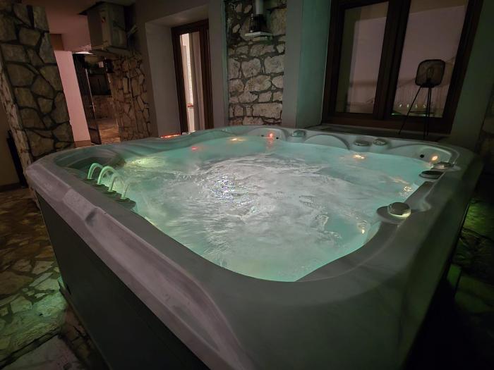 Loro House & Jacuzzi